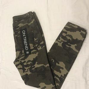 Camo skinny jeans